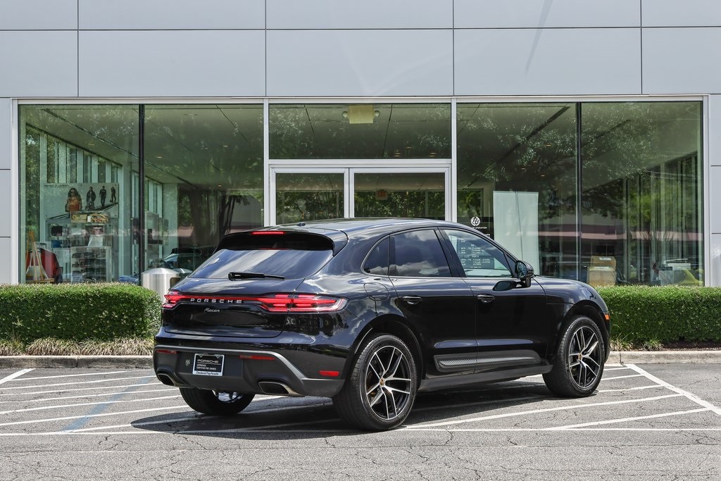 2024 Porsche Macan T photo 6