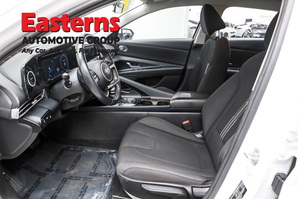 2022 Hyundai Elantra SEL Convenience photo 13