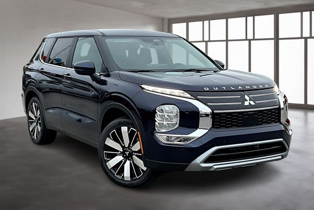 2025 Mitsubishi Outlander SE photo 3