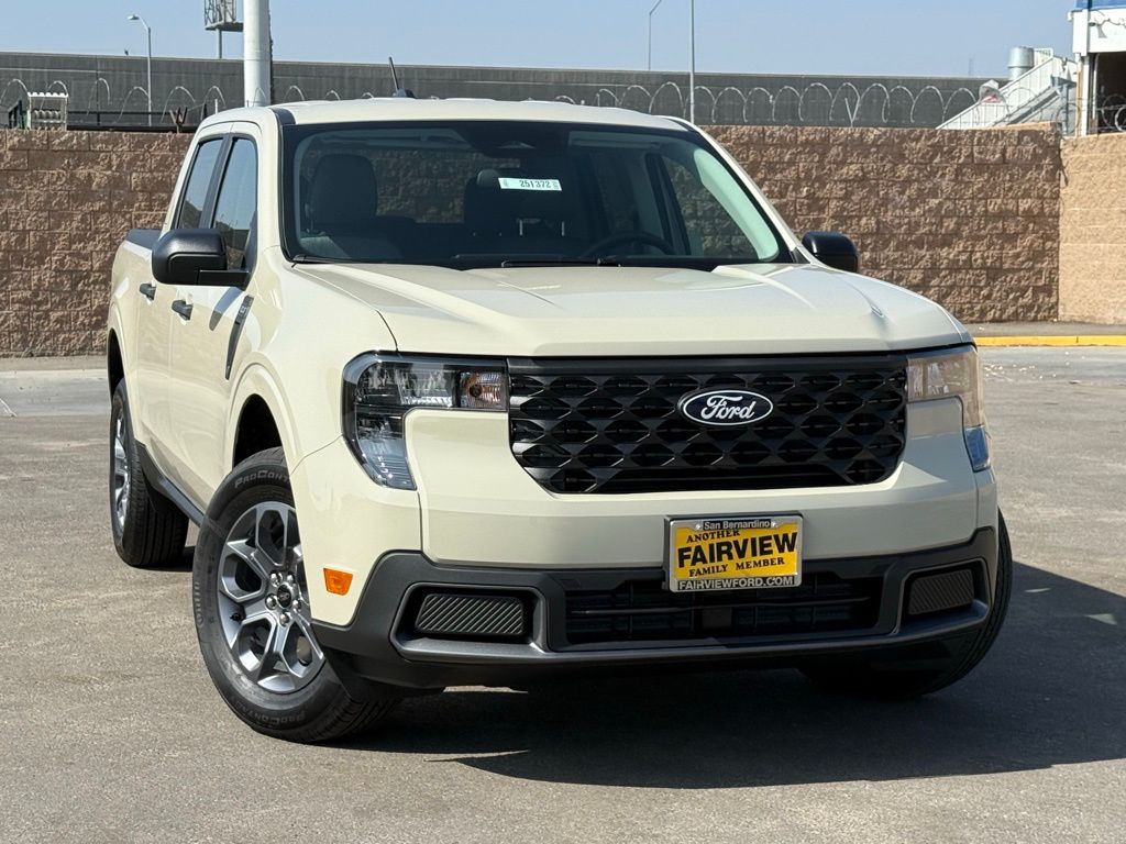 2025 Ford Maverick XLT photo 2