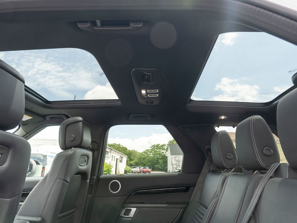 2025 Land Rover Discovery S photo 20