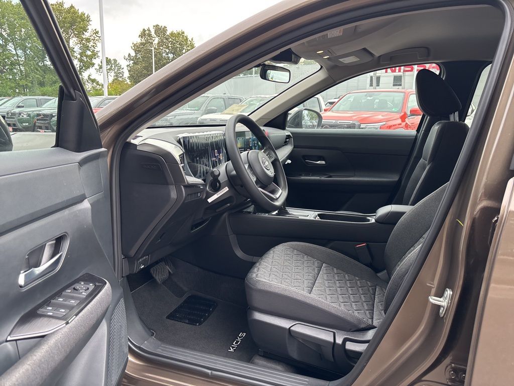 2026 Nissan Kicks SV photo 11