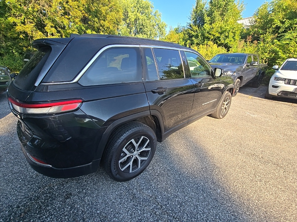 2024 Jeep Grand Cherokee Limited photo 6