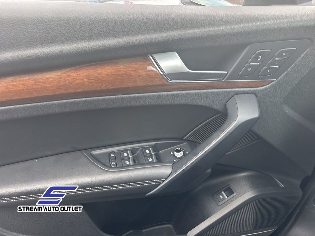 2023 Audi Q5 40 Premium Plus photo 21
