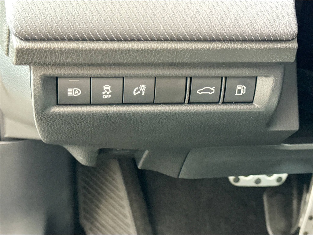 2025 Toyota Camry SE photo 36