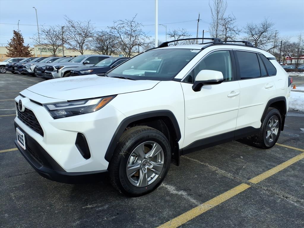 2025 Toyota RAV4 XLE's photo