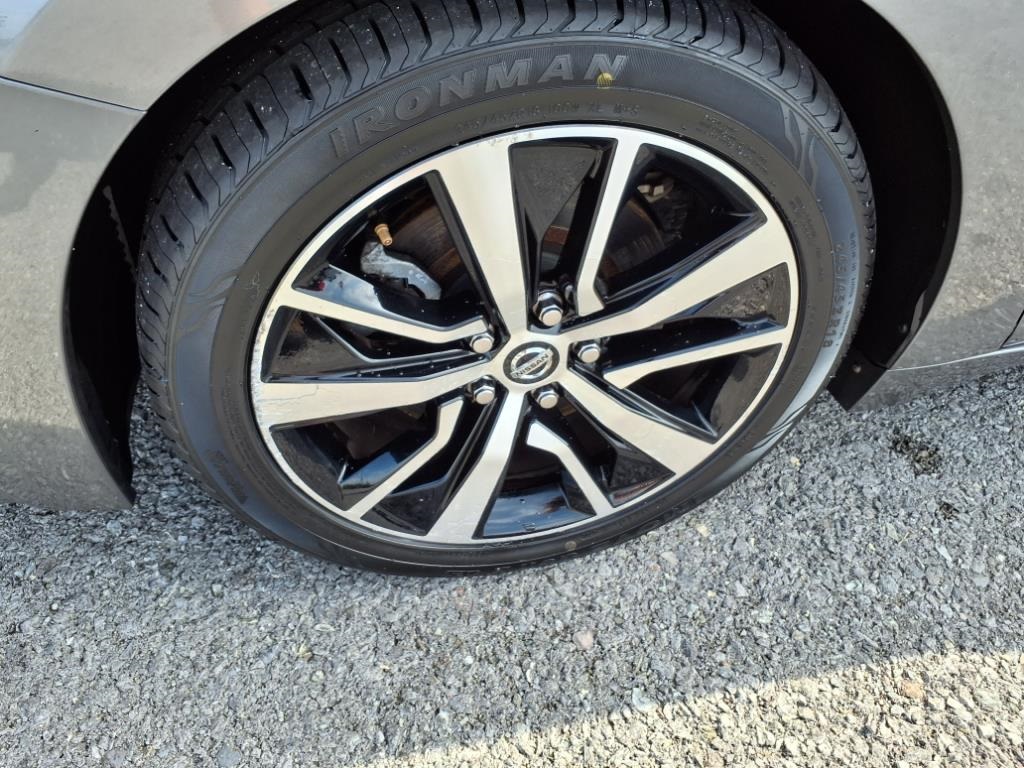 2021 Nissan Maxima SV photo 9