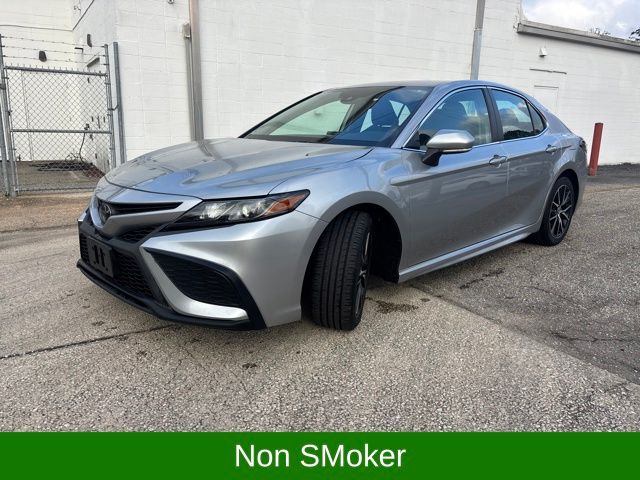 2024 Toyota Camry SE photo 3