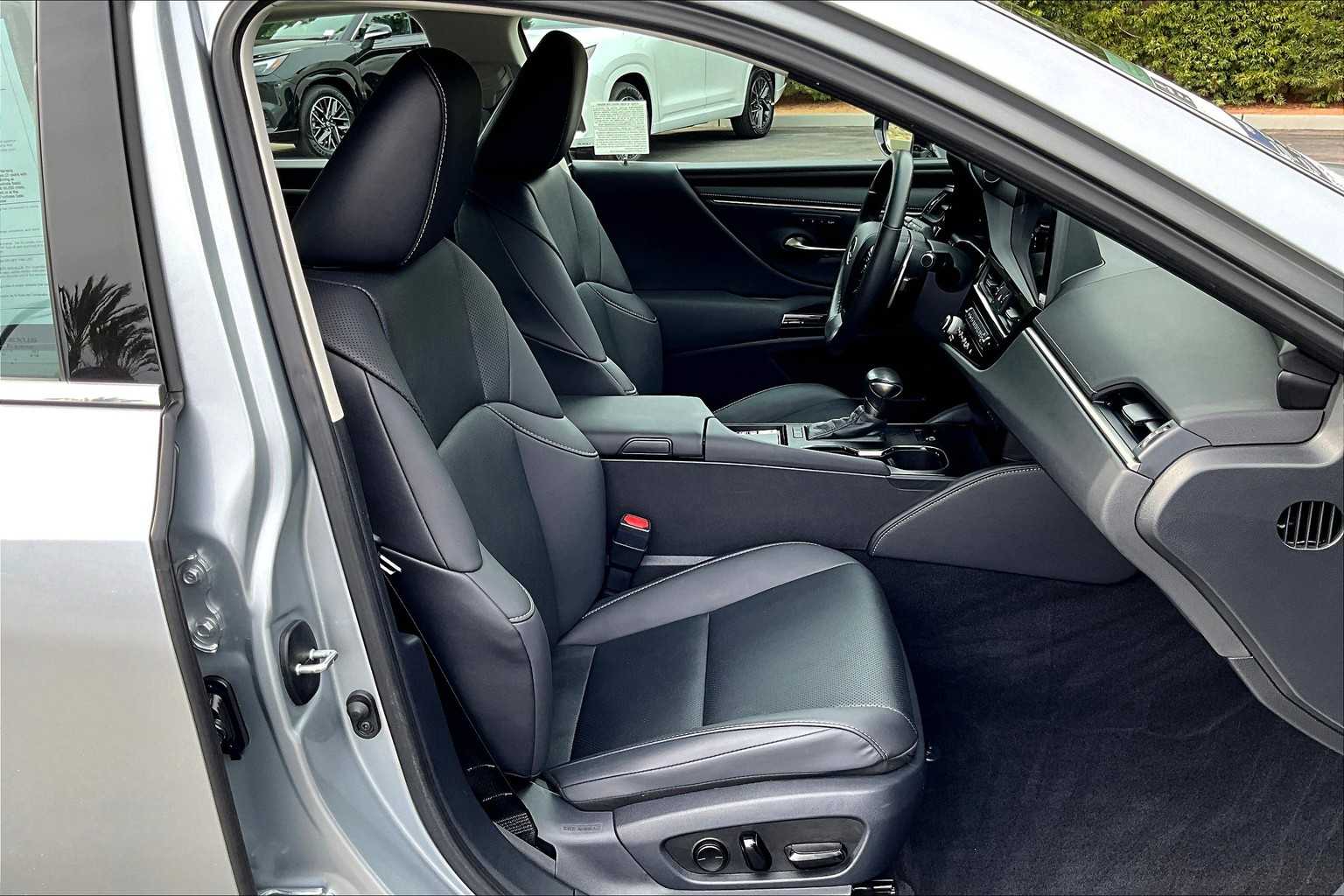 2023 Lexus ES 350 photo 8