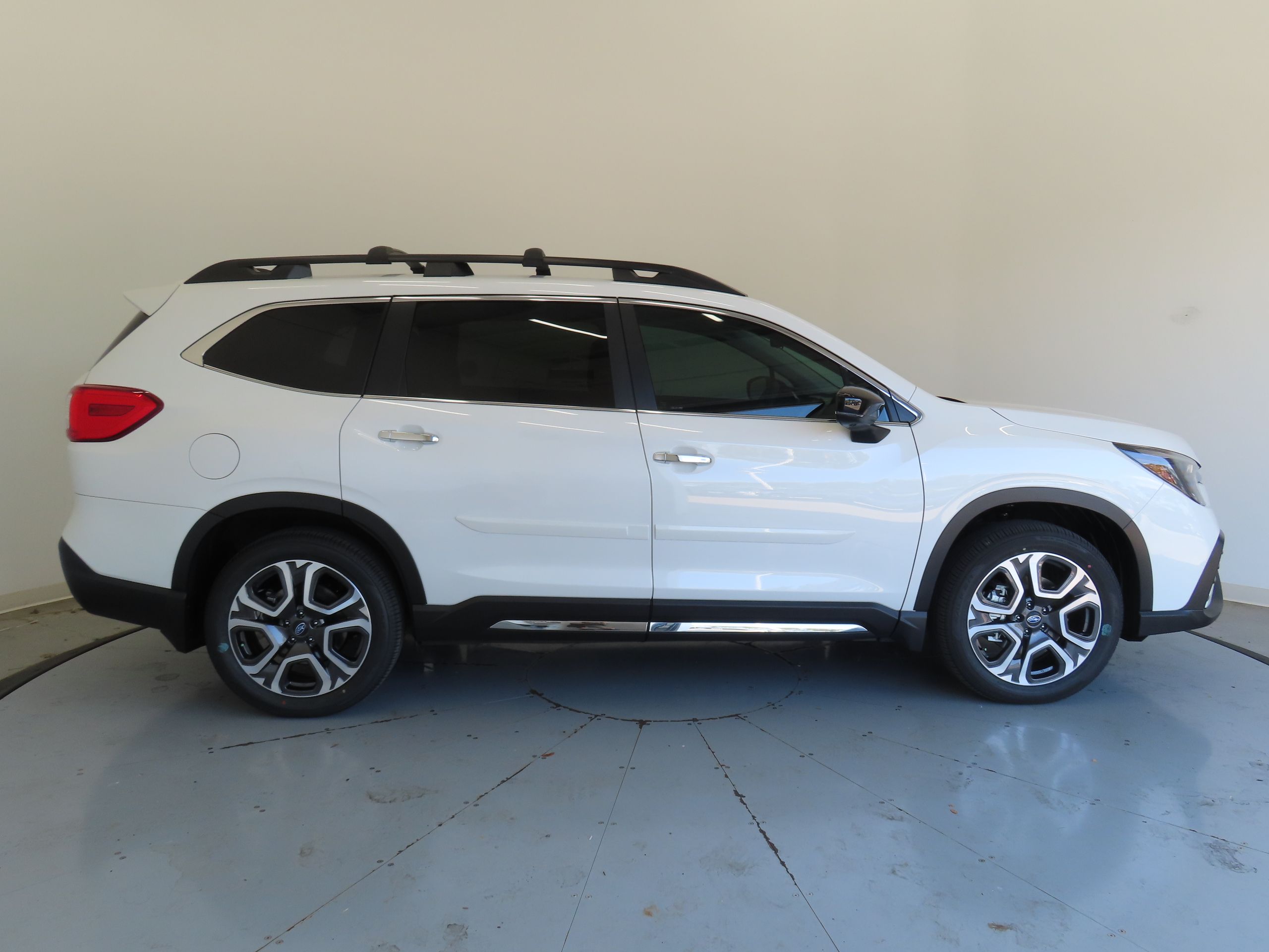 2025 Subaru Ascent Touring photo 2