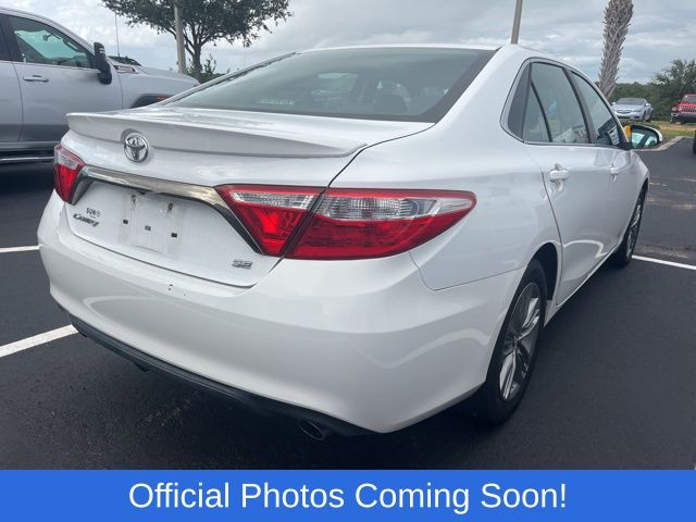 2016 Toyota Camry SE photo 3