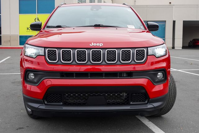 2024 Jeep Compass Latitude photo 2