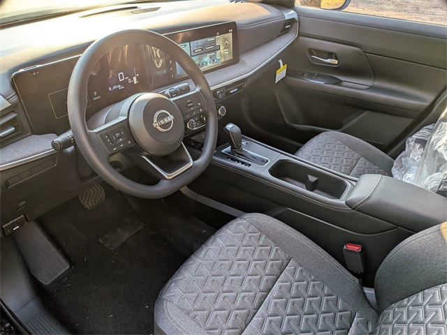2025 Nissan Kicks SV photo 11