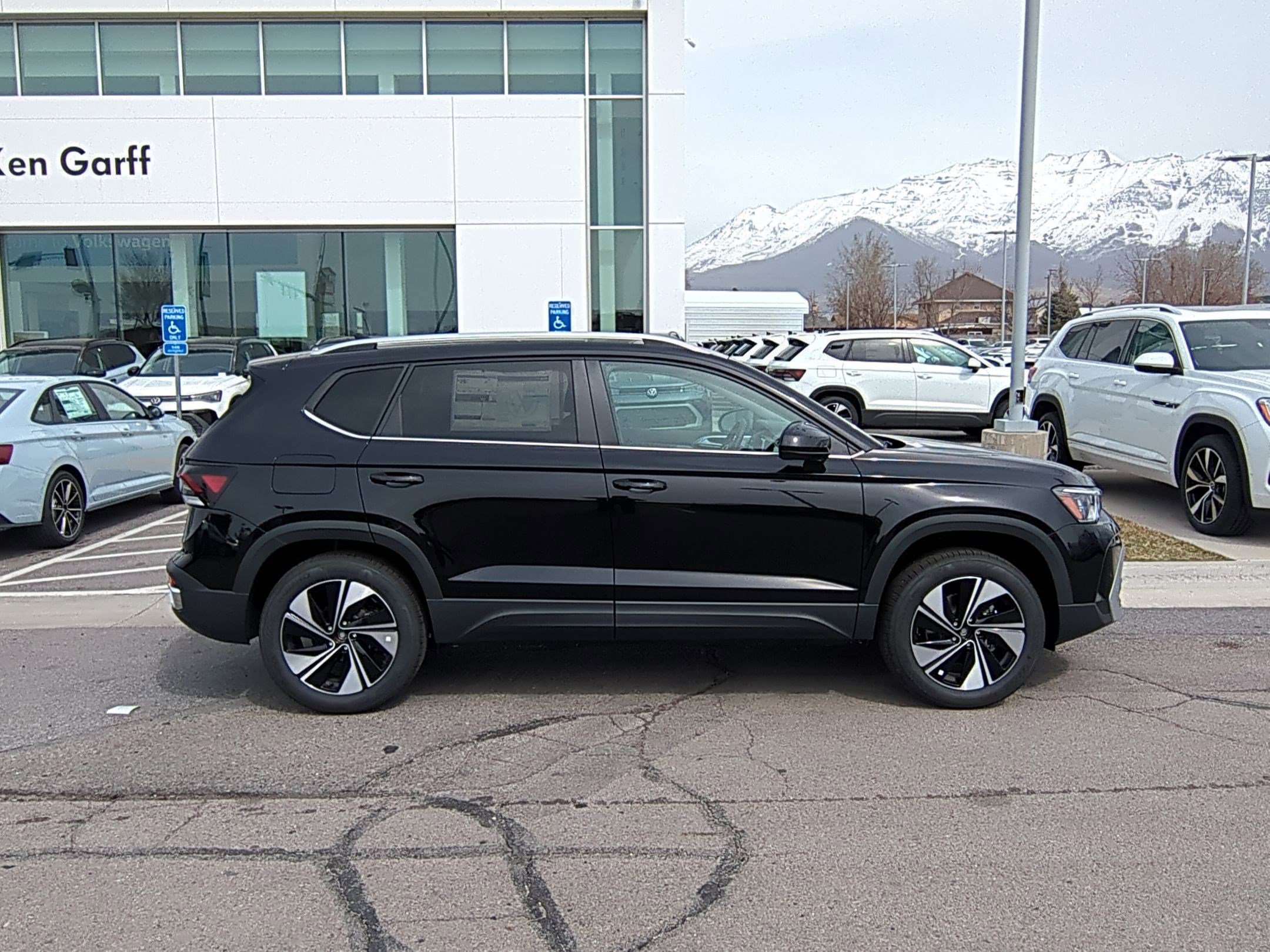 2025 Volkswagen Taos SE photo 2