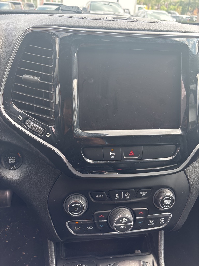 2019 Jeep Cherokee Limited photo 11