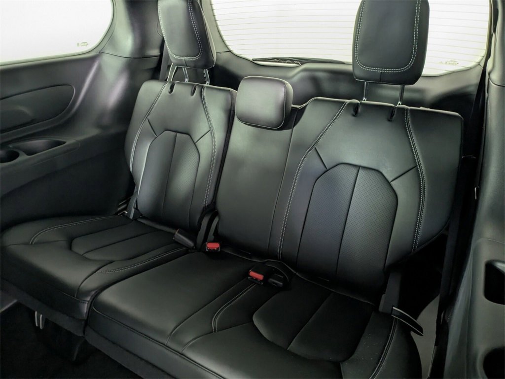 2025 Chrysler Pacifica photo 15