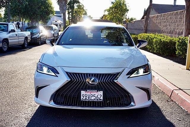 2019 Lexus ES 350 photo 4