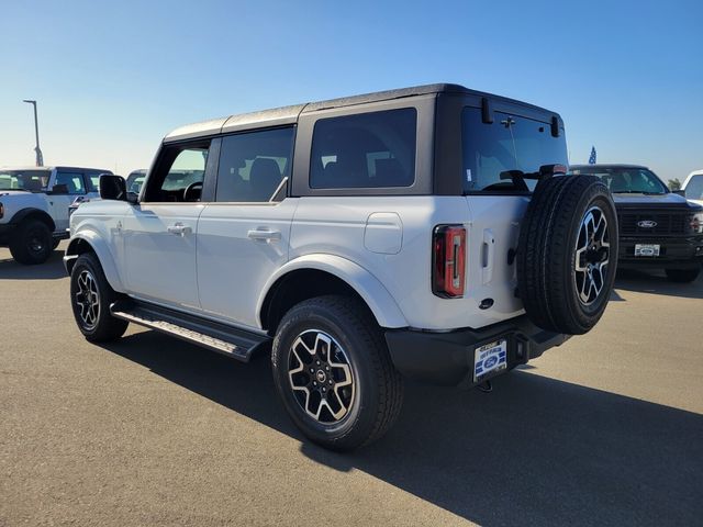 2025 Ford Bronco Outer Banks photo 3