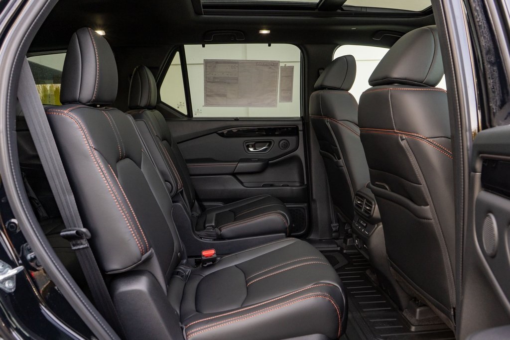 2025 Honda Pilot TrailSport photo 16