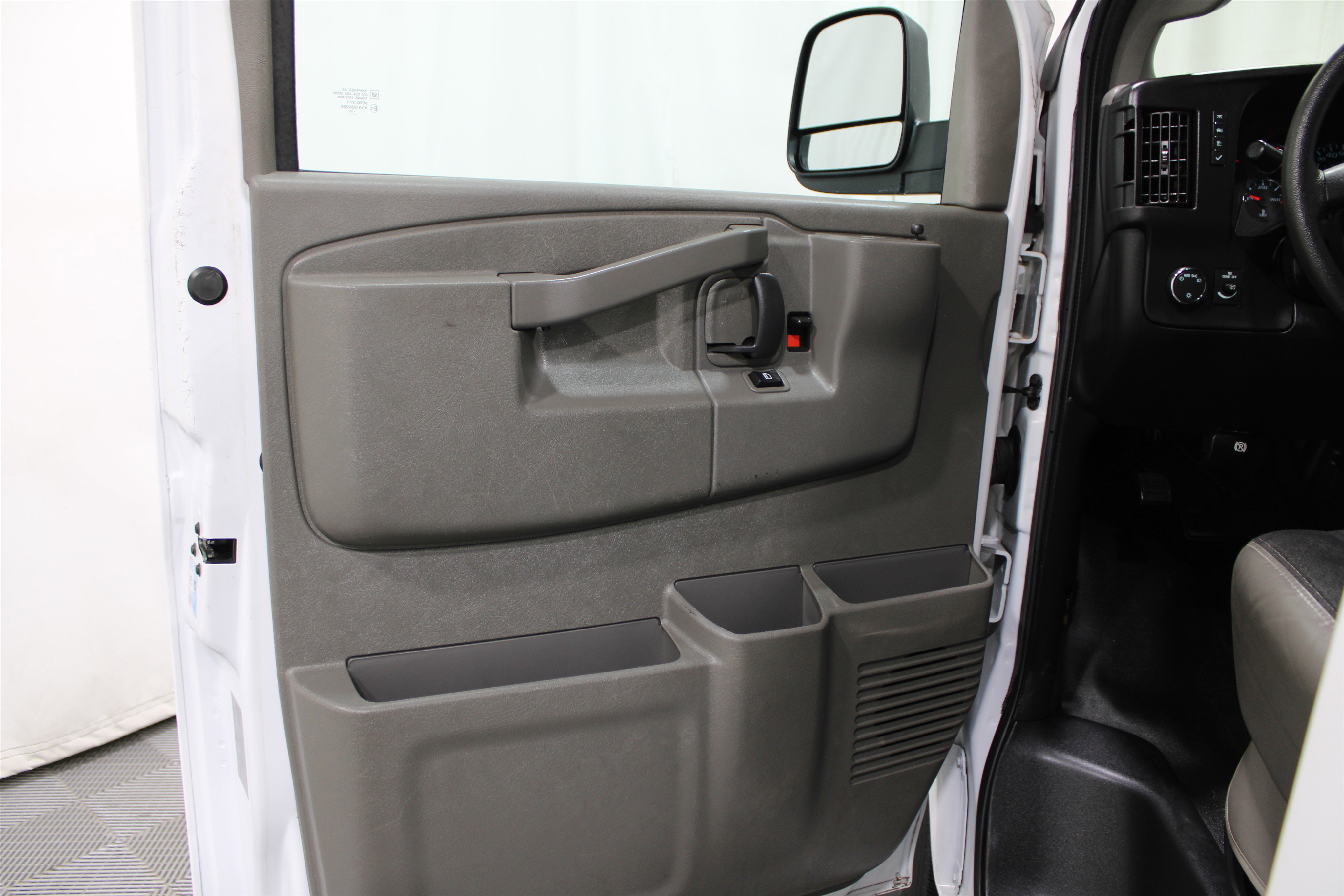 2022 Chevrolet Express 2500 Work Cargo Van photo 4