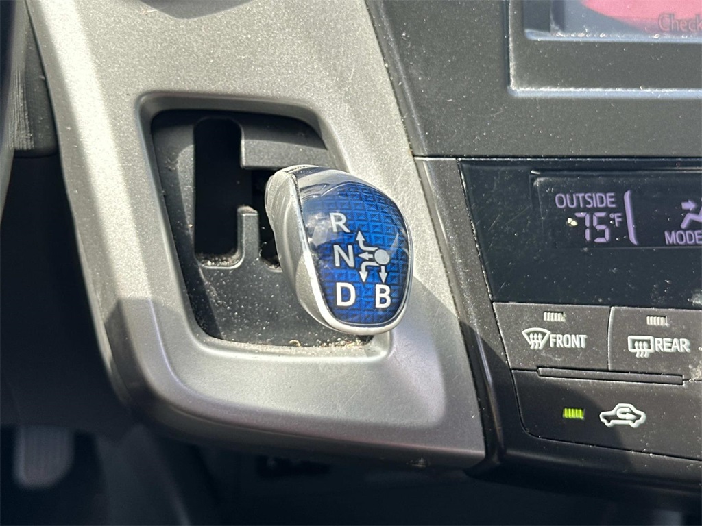 2013 Toyota Prius V Five photo 19