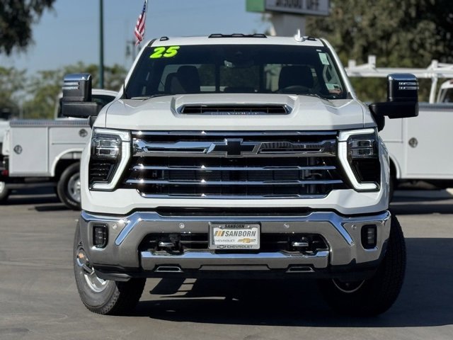 2025 Chevrolet Silverado 3500HD LT photo 2