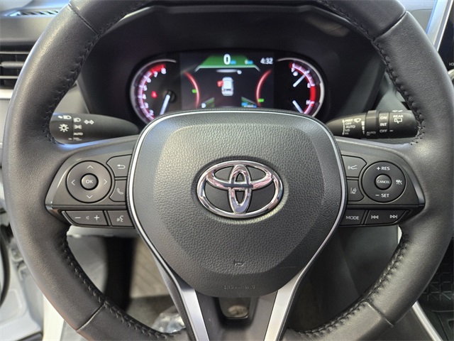 2023 Toyota RAV4 XLE photo 30