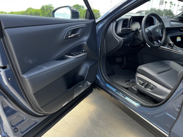 2025 Toyota Crown Signia Limited photo 14