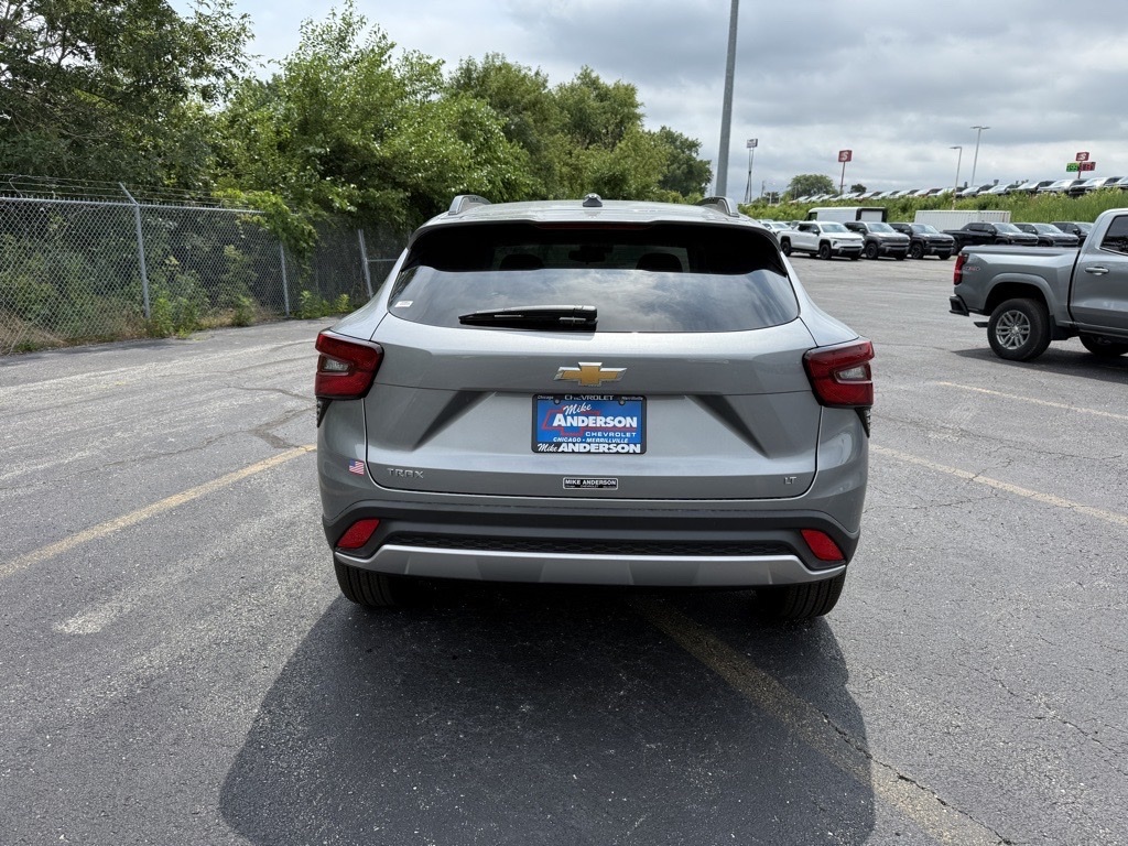 2025 Chevrolet Trax LT photo 4
