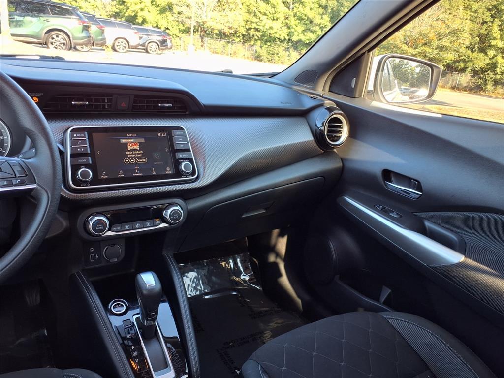 2020 Nissan Kicks SV photo 10