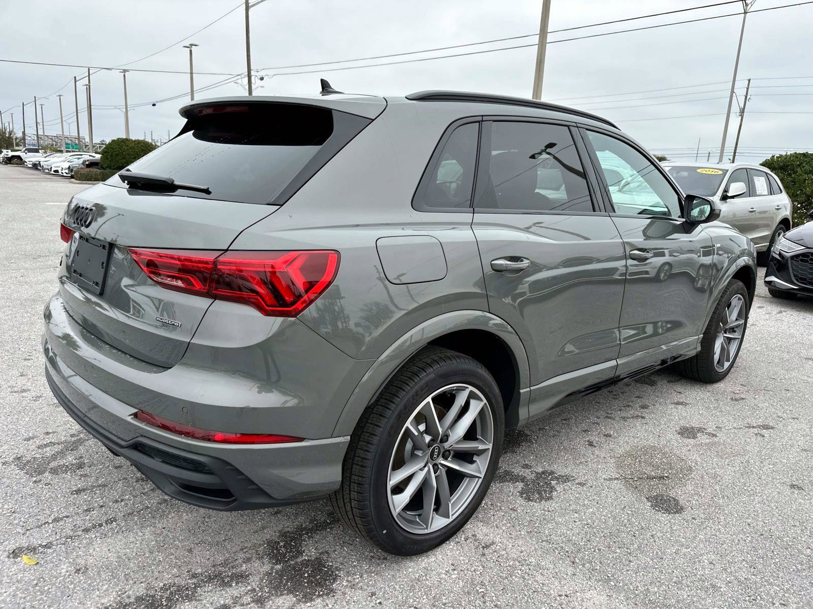 2025 Audi Q3 45 TFSI S line Premium photo 4