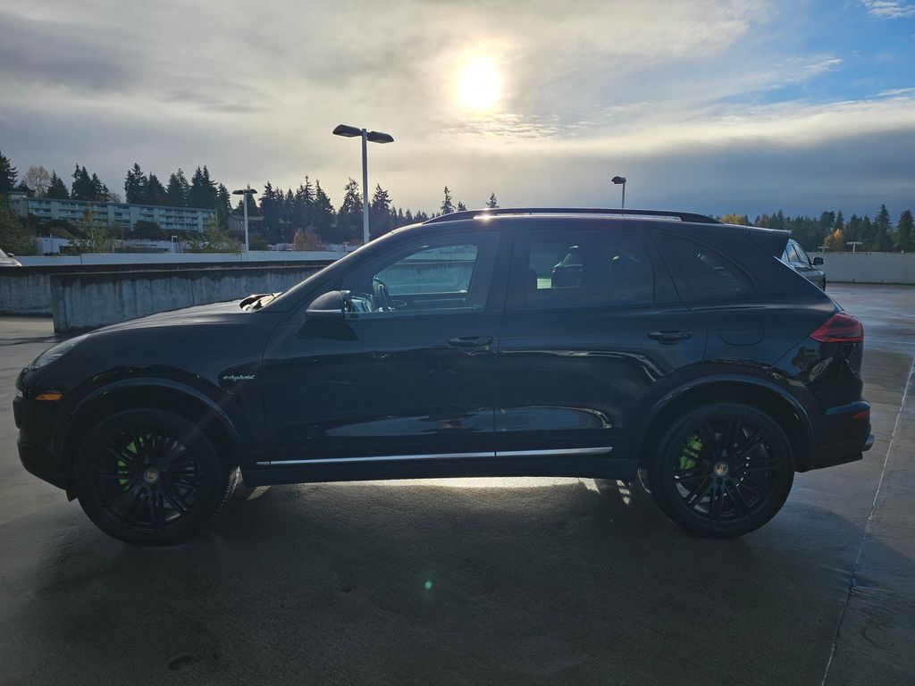 2017 Porsche Cayenne E-Hybrid S photo 4