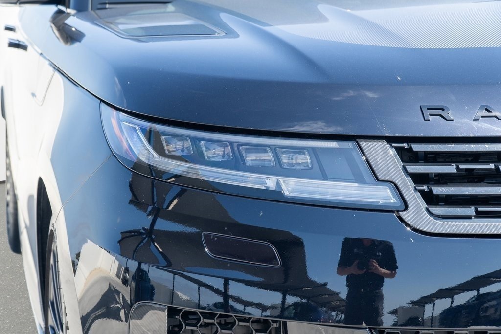 2025 Land Rover Range Rover Sport photo 9