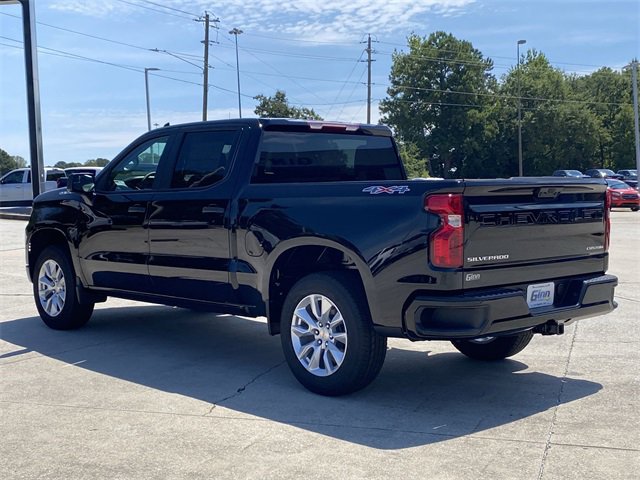 2026 Chevrolet Silverado 1500 Custom photo 2