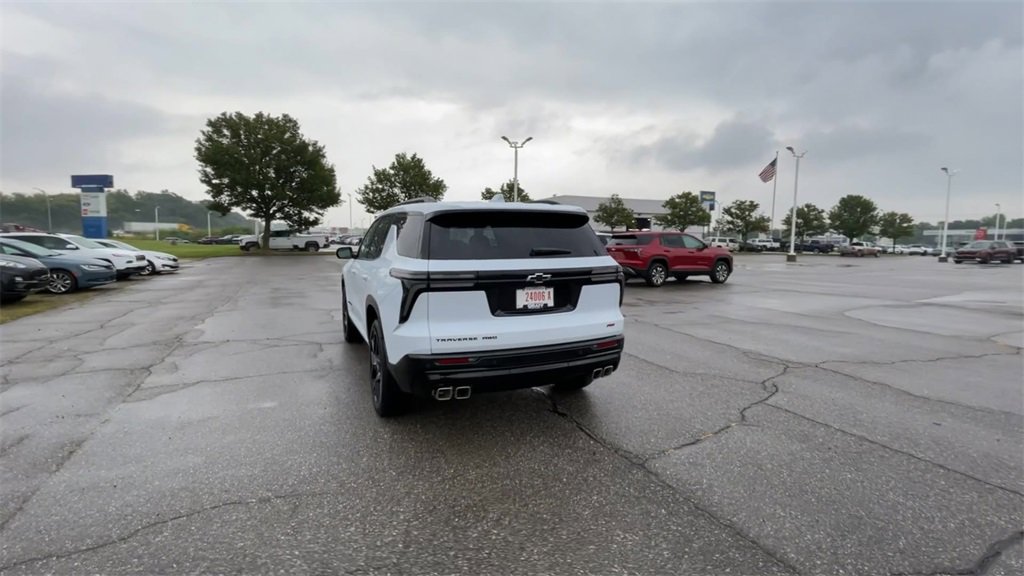 2026 Chevrolet Traverse RS photo 3