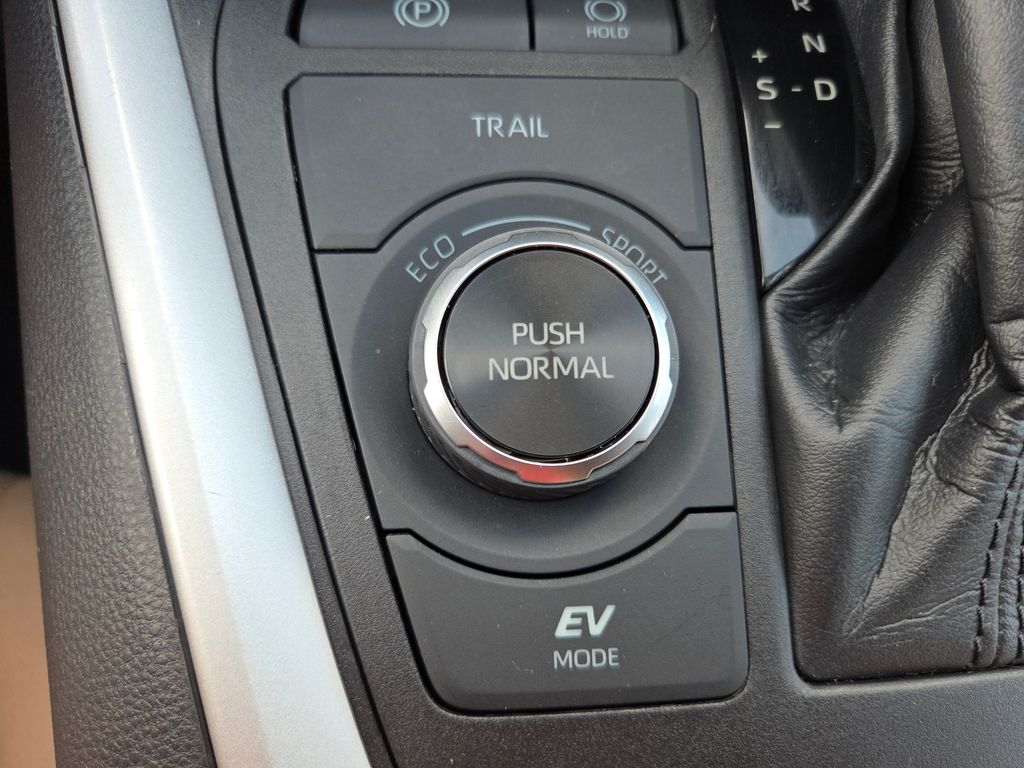 2023 Toyota RAV4 Hybrid XLE photo 32