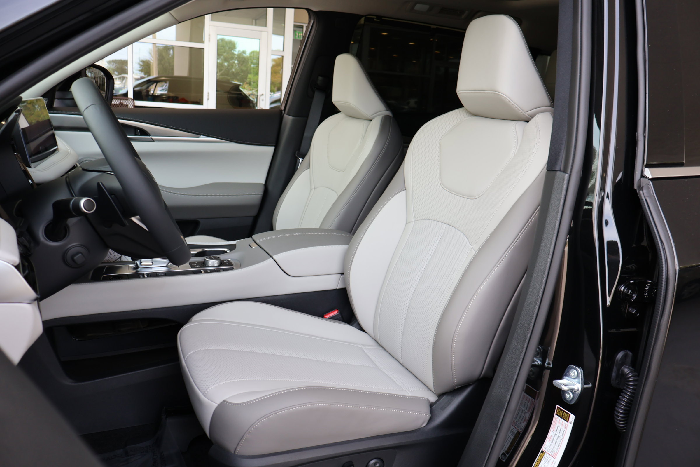 2026 Infiniti QX60 Luxe photo 2