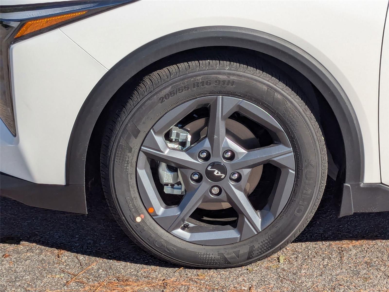 2025 Kia K4 LX photo 3