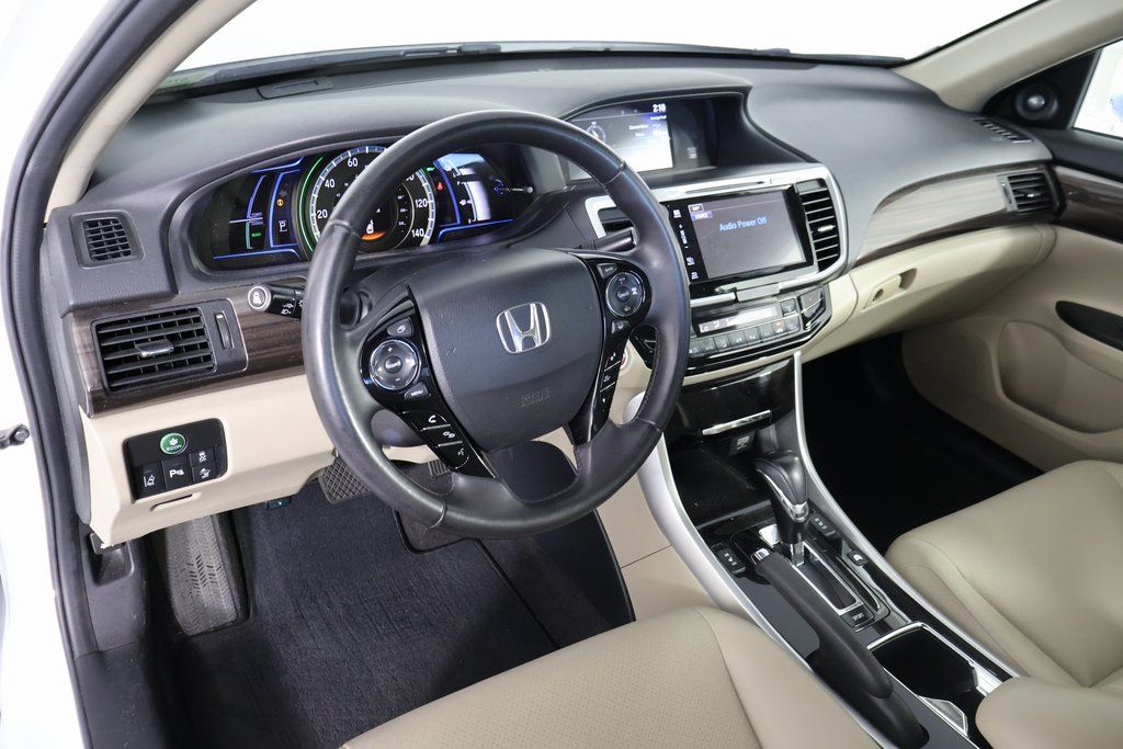 2017 Honda Accord Hybrid Touring photo 4