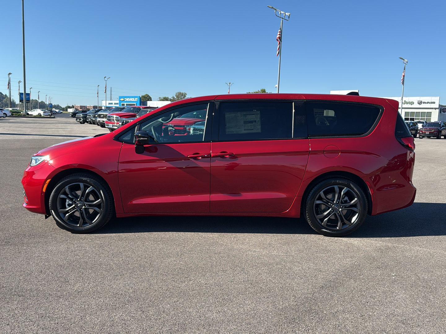 2026 Chrysler Pacifica photo 3