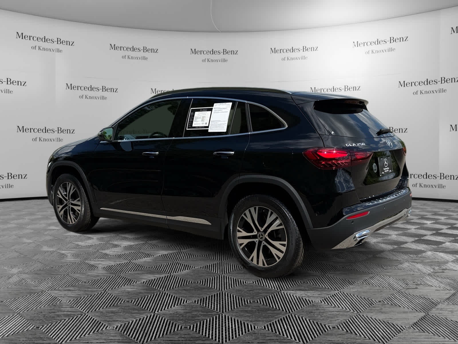 2025 Mercedes Benz GLA 250 4MATIC photo 3
