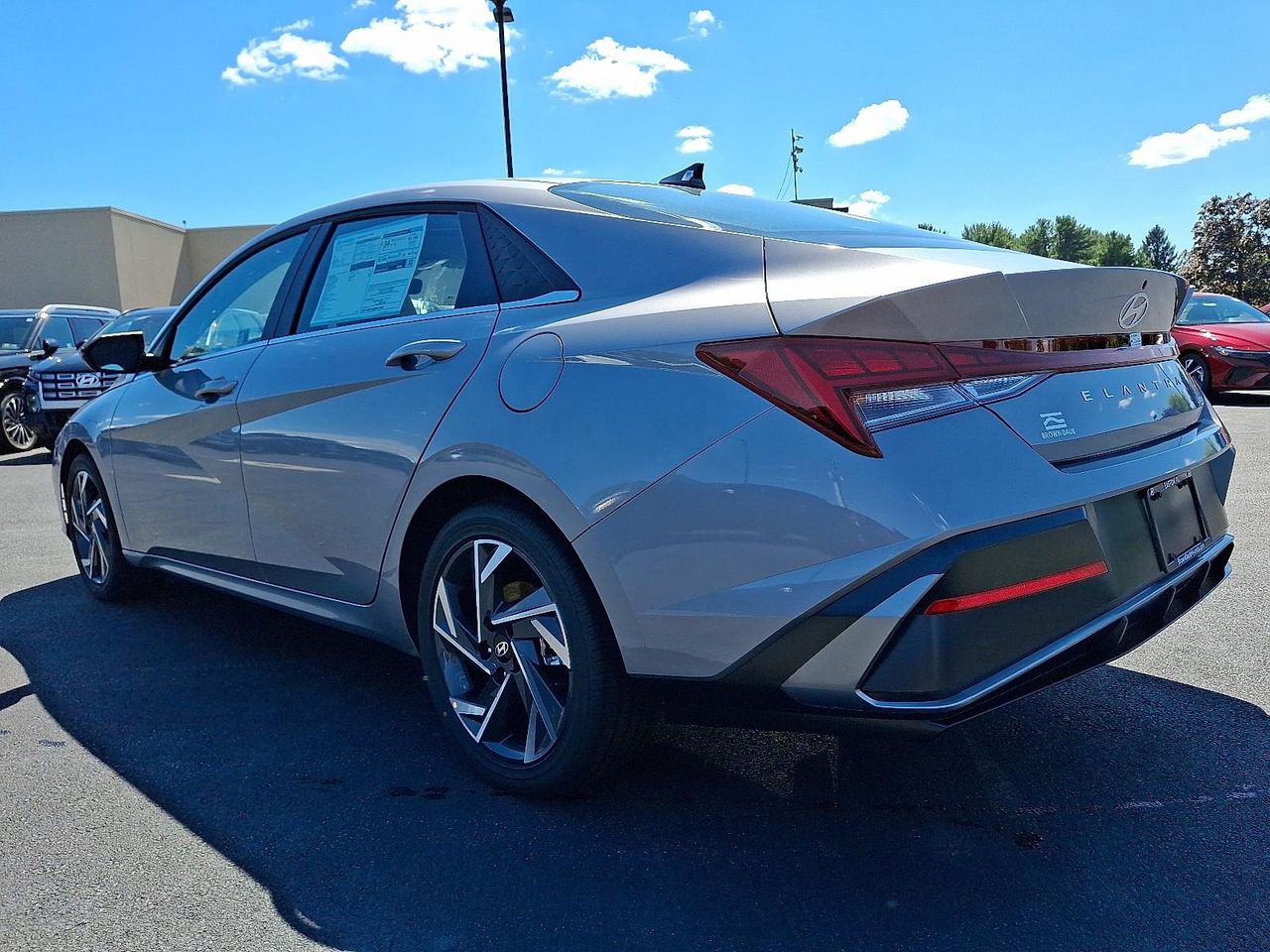 2025 Hyundai Elantra Limited photo 3