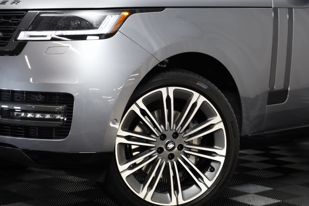 2025 Land Rover Range Rover SE photo 4