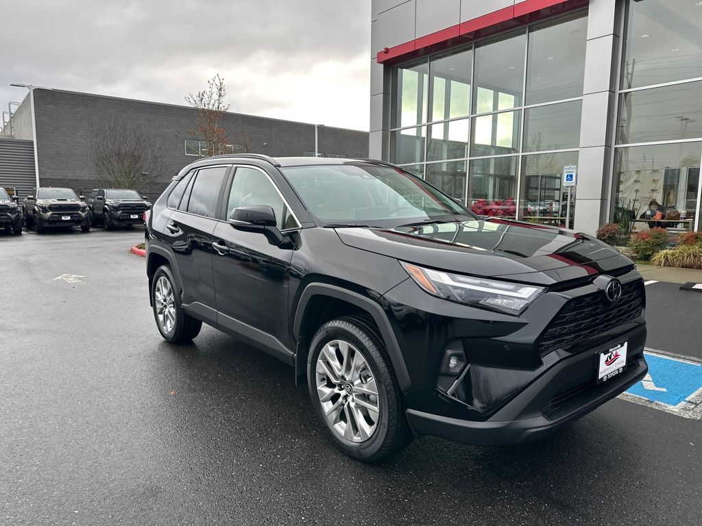 2025 Toyota RAV4 XLE Premium's photo