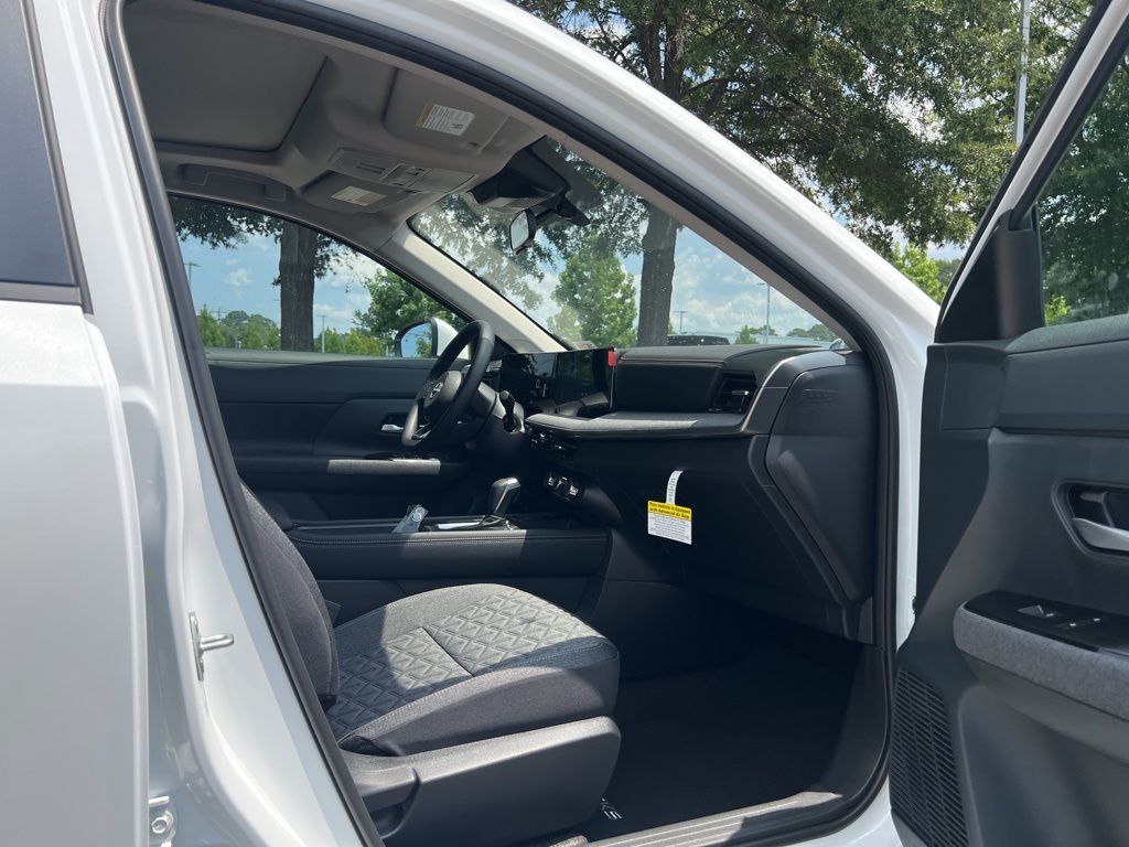 2025 Nissan Kicks SV photo 12