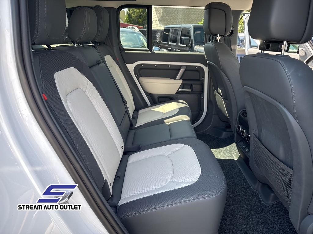2024 Land Rover Defender 110 X-Dynamic SE photo 26