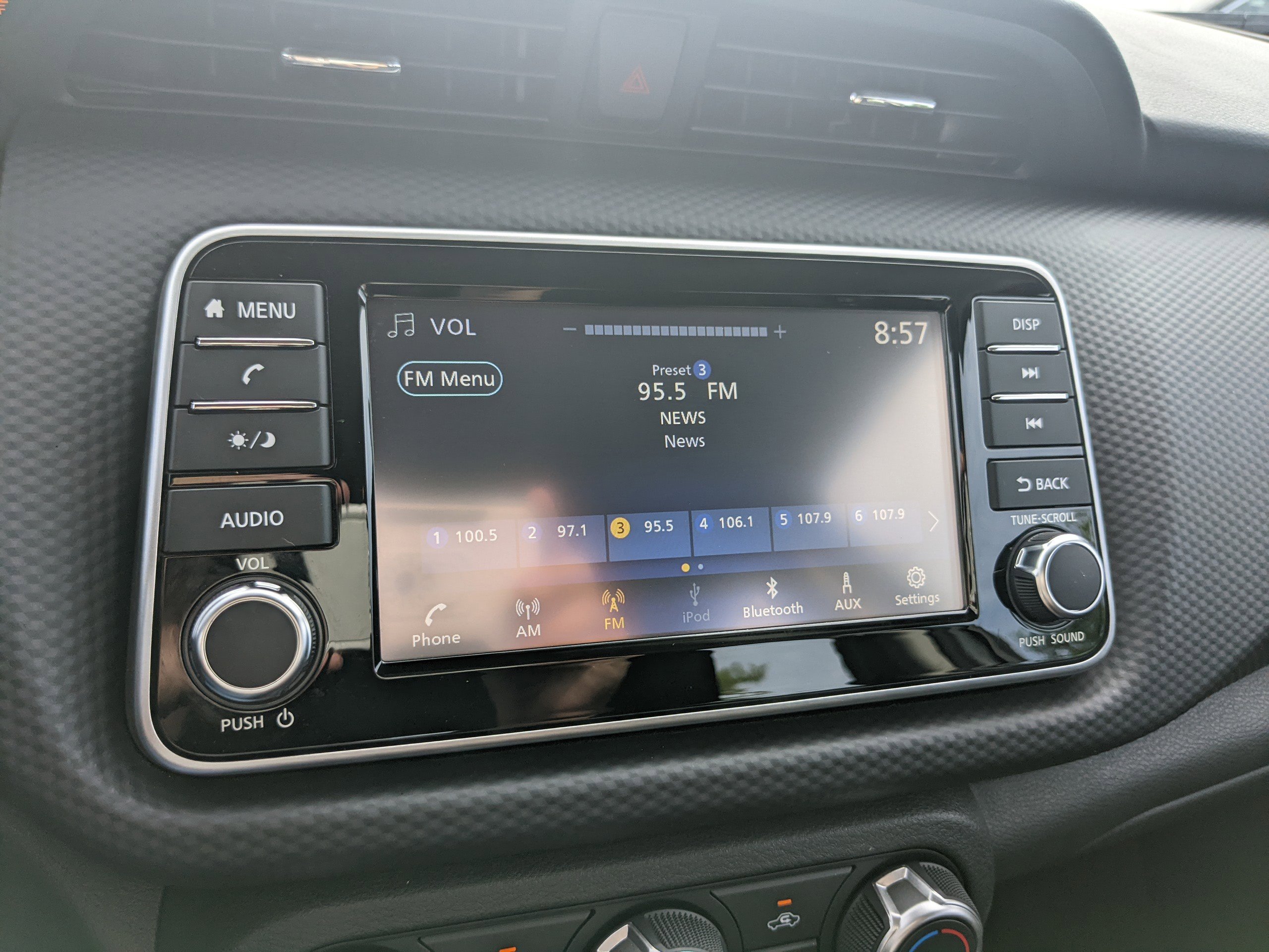 2025 Nissan Kicks Play S photo 17