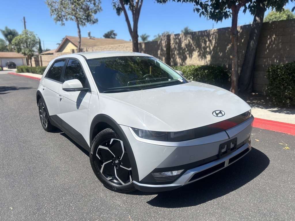 Used 2023 Gray Hyundai SEL image 1