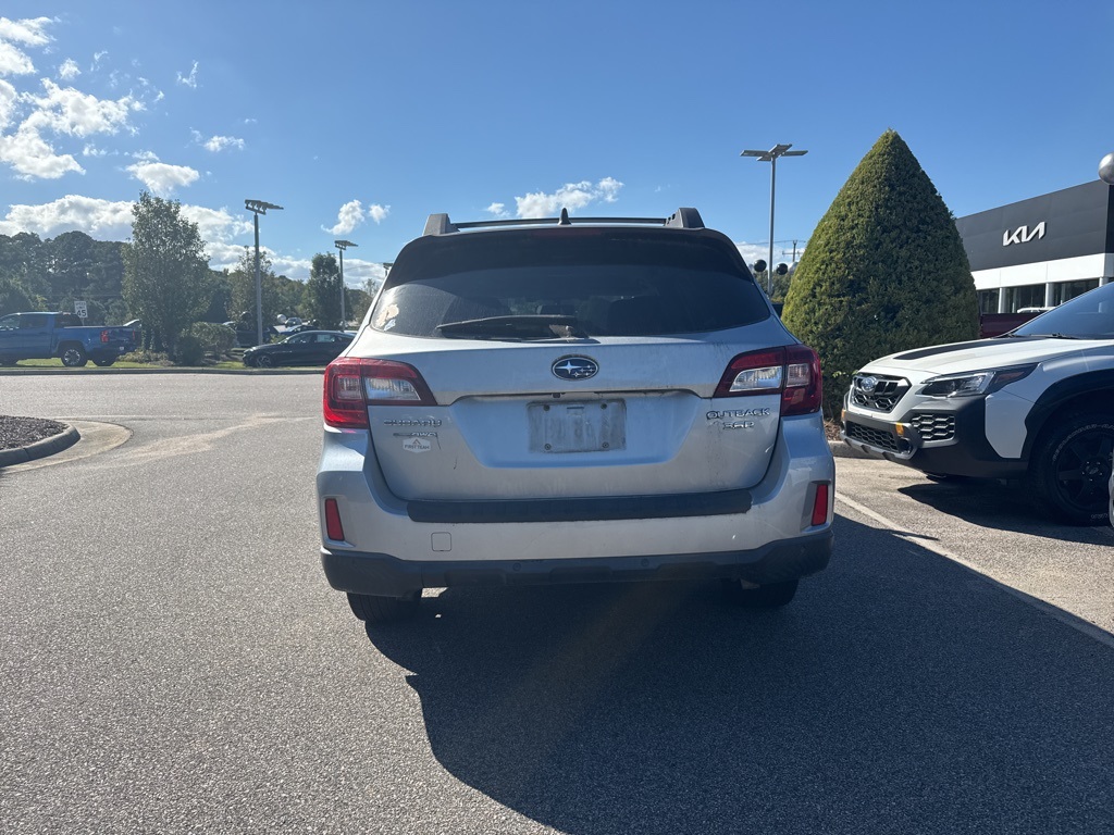 2017 Subaru Outback 3.6R Limited photo 2