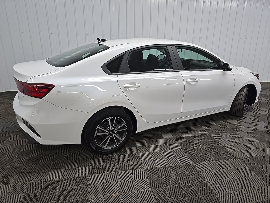 2022 Kia Forte LXS photo 3